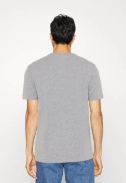 Pier One 3 PACK - T-shirt Basic -Kleding Outlet Winkel 053252eb1a644e998d56bb8bd9ef18b2