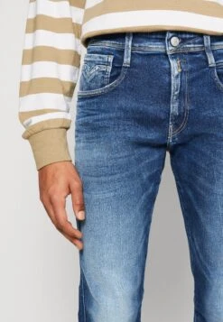 Replay ANBASS PANTS RECYCLED - Slim Fit Jeans -Kleding Outlet Winkel 47a12d785a364cc5876de386152a6d1c
