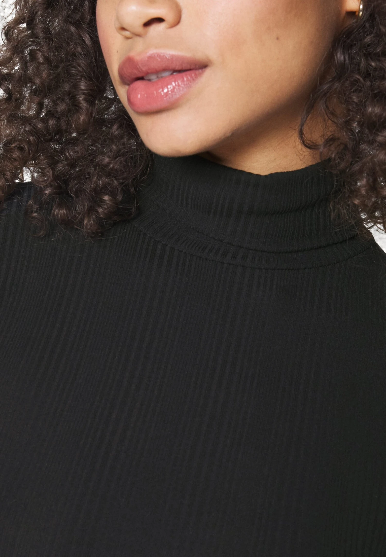 SLIM TURTLENECK HALF SLEEVES - T-shirt Basic 7 SLIM TURTLENECK HALF SLEEVES - T-shirt Basic - Afbeelding 5