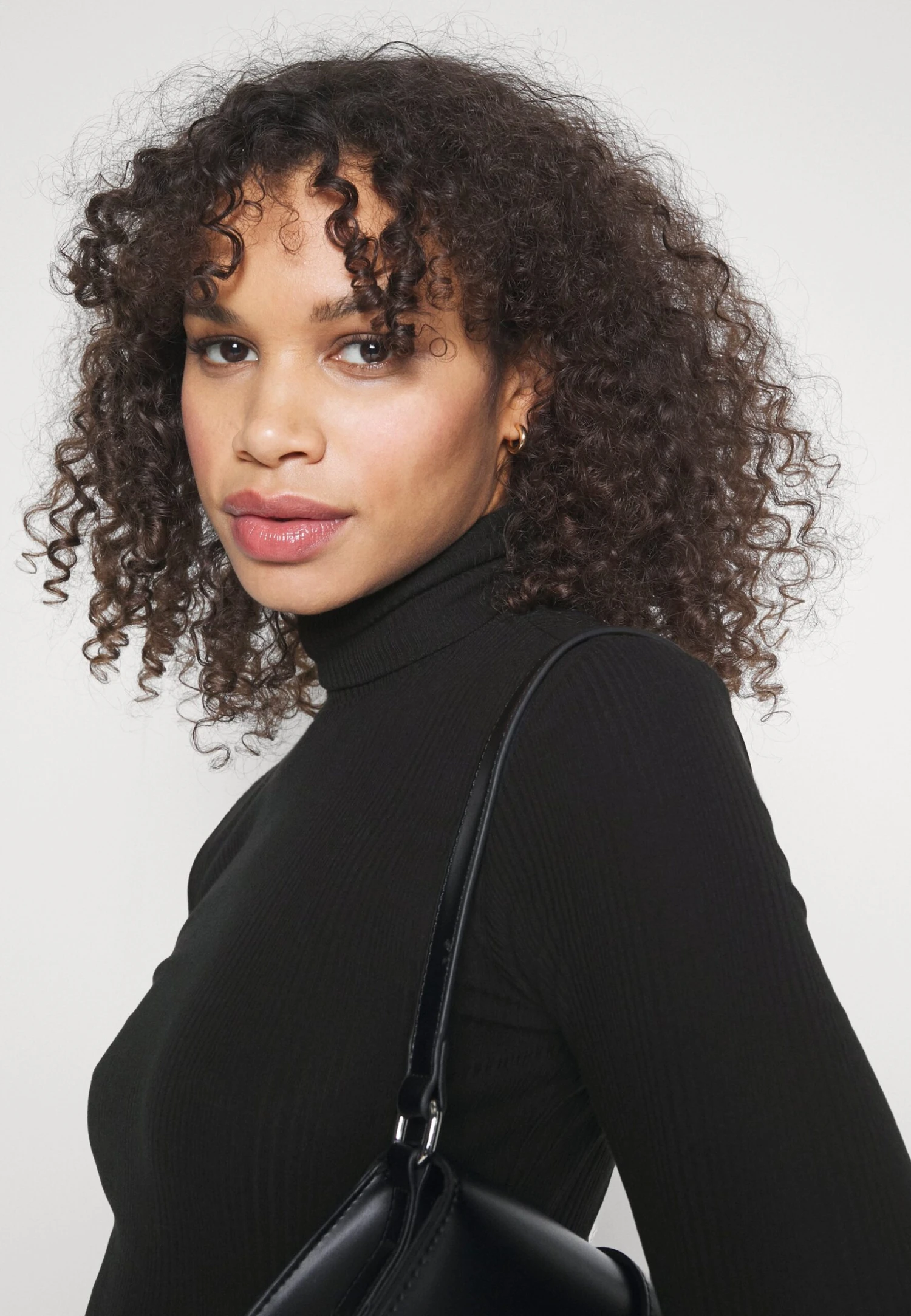 SLIM TURTLENECK HALF SLEEVES - T-shirt Basic 6 SLIM TURTLENECK HALF SLEEVES - T-shirt Basic - Afbeelding 4