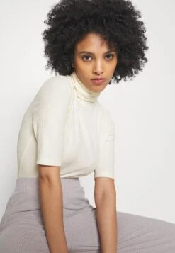 T-shirt Basic - Off-white -Kleding Outlet Winkel e6e857e7af5949c79320b1159b85dc4c